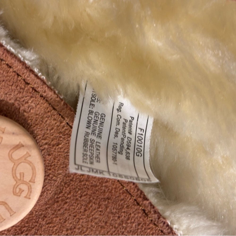 UGG Bailey Button Triplet II Boot. - Picture 11 of 13